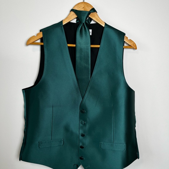 MEN'S GREEN SATIN FORMAL TUXEDO VEST, TIE & HANKIE SET. WEDDING, PROM, DRESS - Picture 3 of 5